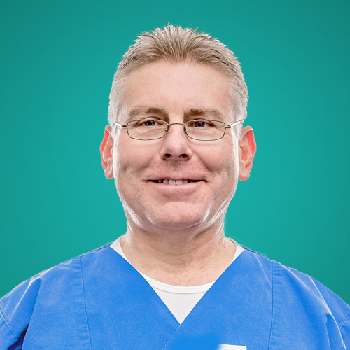 Dr. Yury Kurylovych, Arzt in blauen OP-Hemd